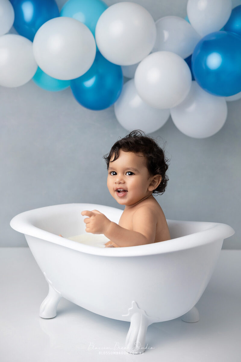 bubble bath shoot baby in bathtub