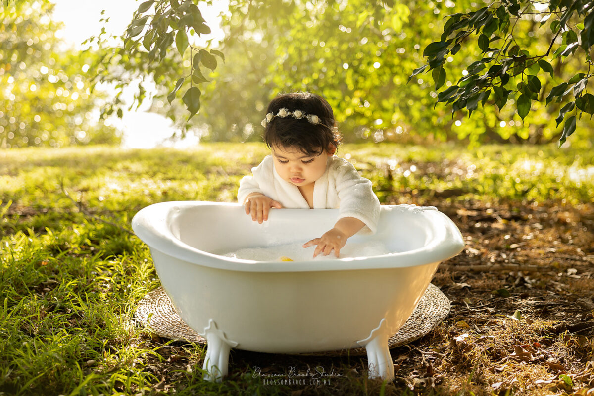 Outdoor bubble bath for after the cake smash-LOVE!  Outdoor baby  photography, Baby photography, New baby products