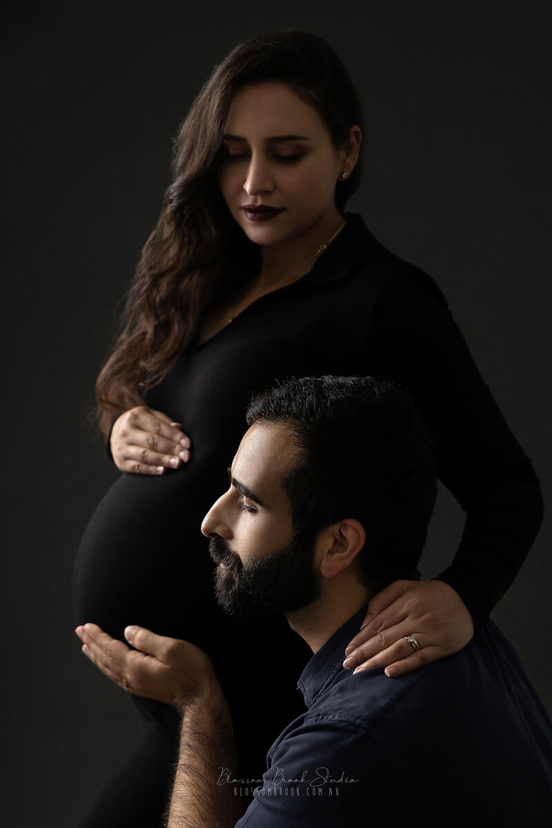 Black dress mum and dad on maternity Photoshoot in Sydney