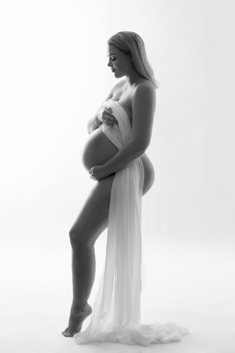 nude maternity photo, black and white